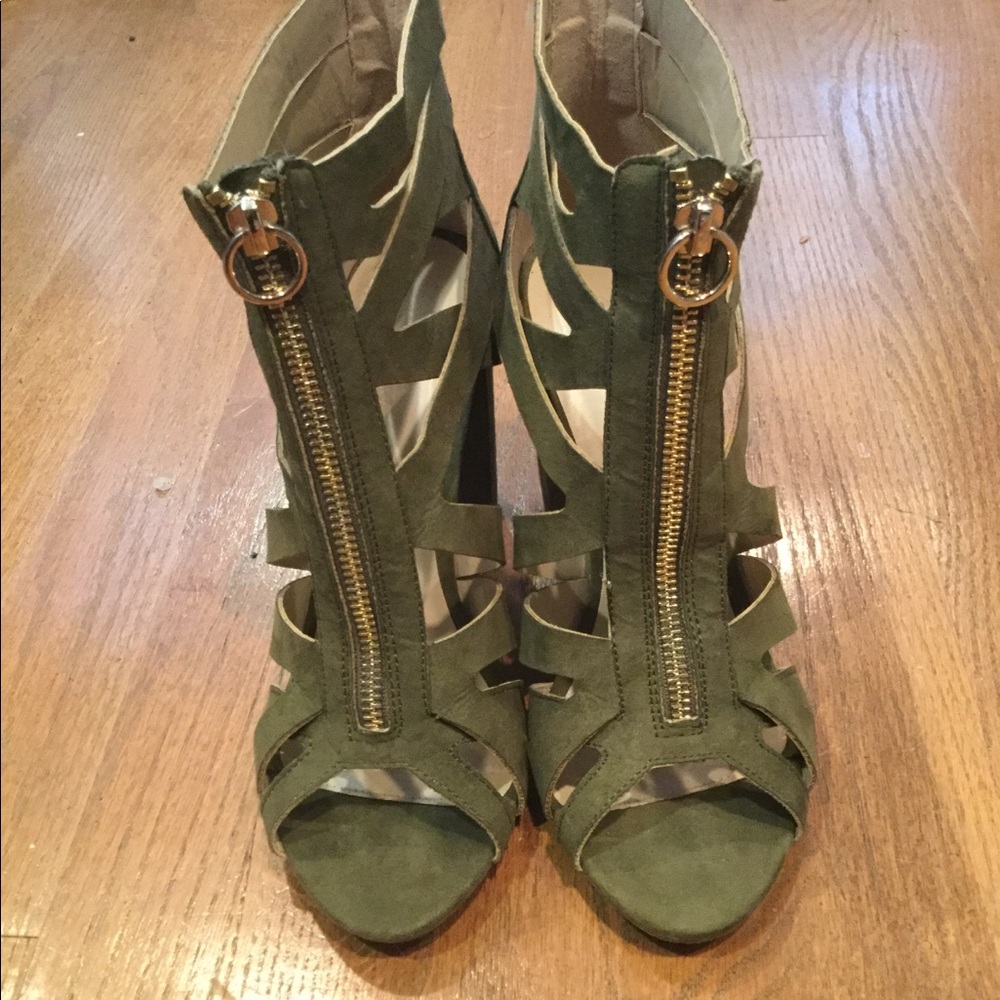 Woman size 8 shoes